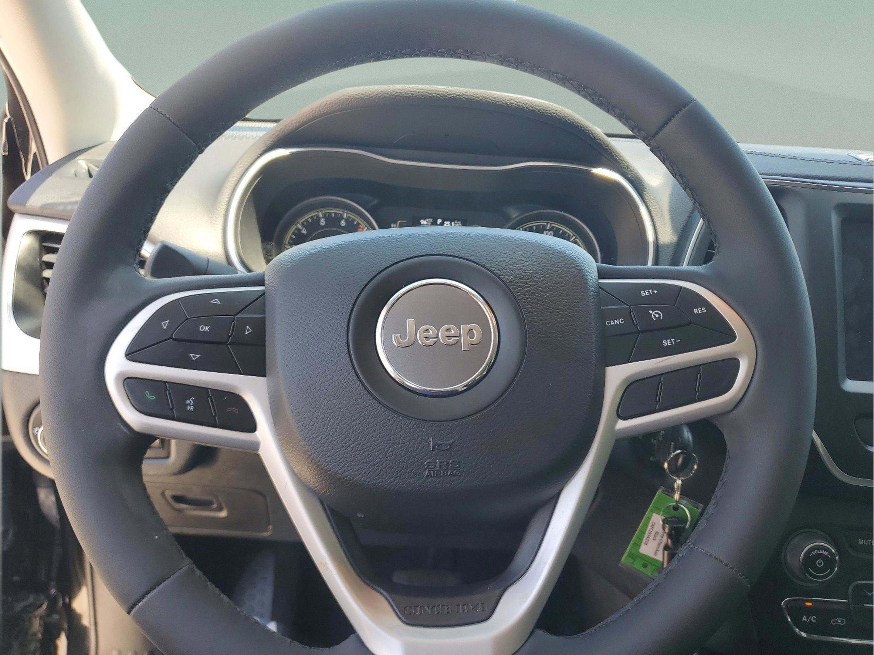 Used 2022 Jeep Cherokee Latitude AWD/4WD image 17