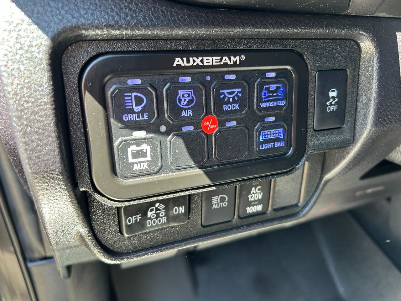 Used 2022 Toyota Tacoma TRD Off-Road AWD/4WD image 10