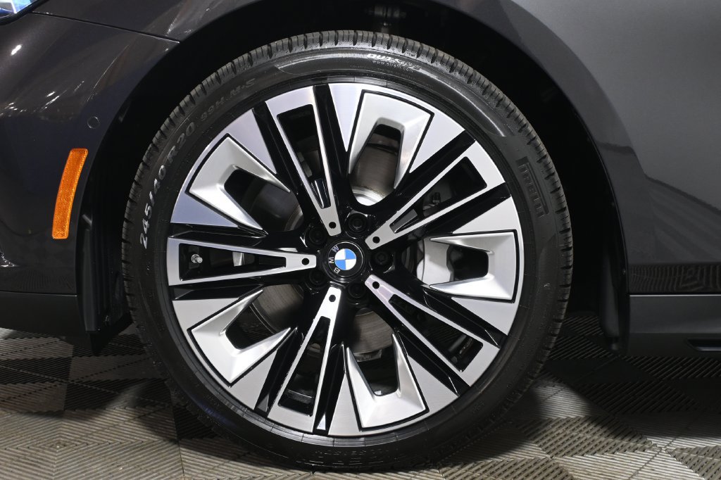 Used 2026 BMW 530i xDrive w/ Premium Package AWD/4WD image 12