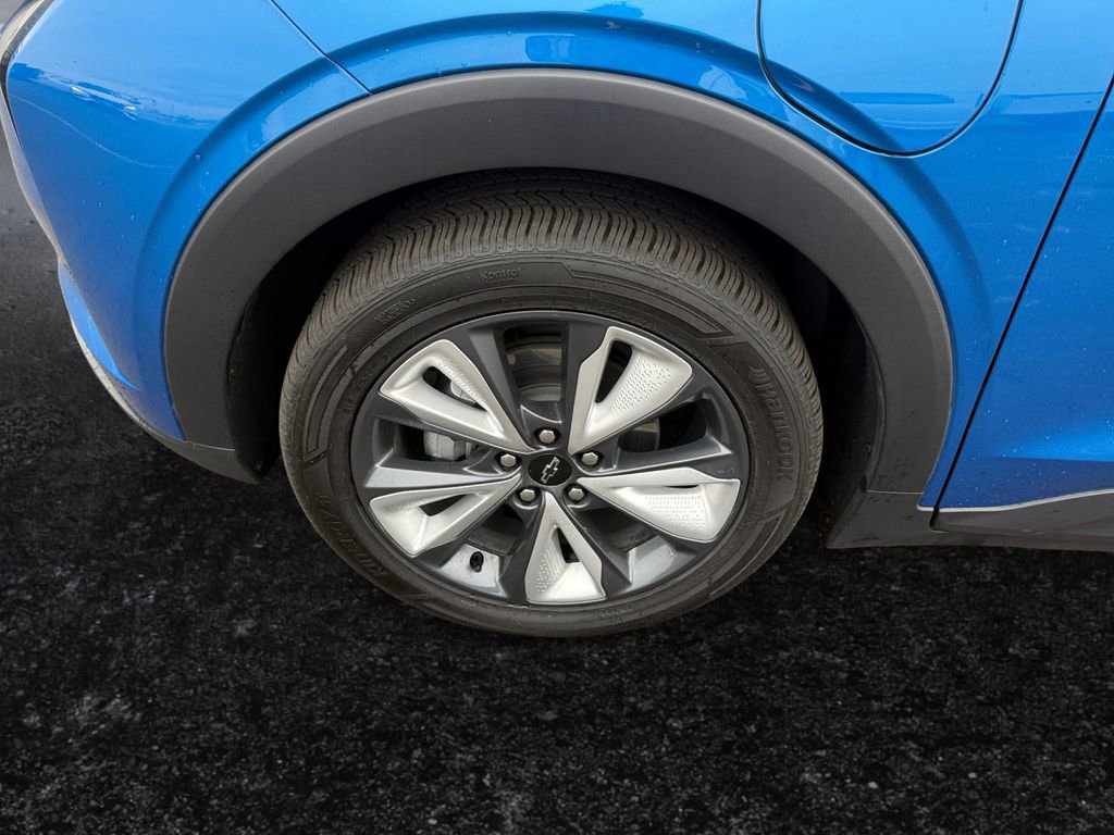 Certified 2023 Chevrolet Bolt EUV LT w/ Convenience Package image 9