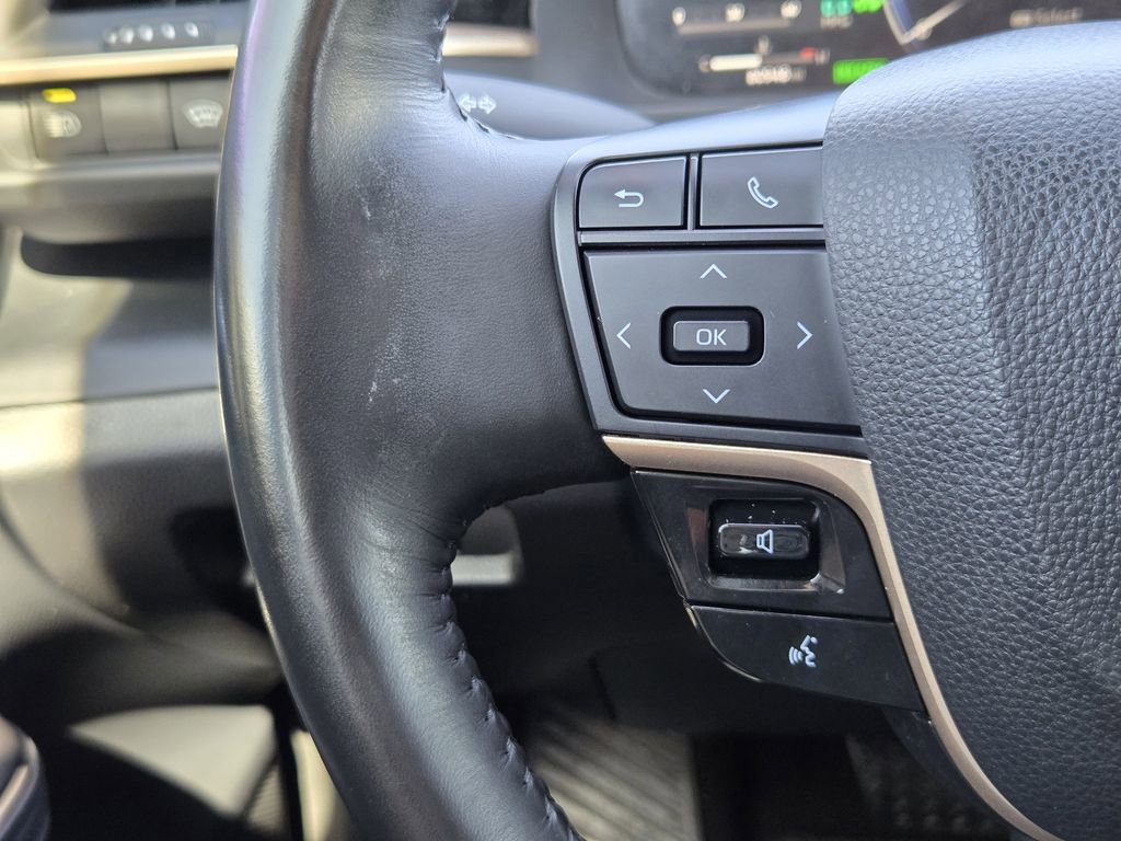 Used 2023 Toyota Crown Limited image 30