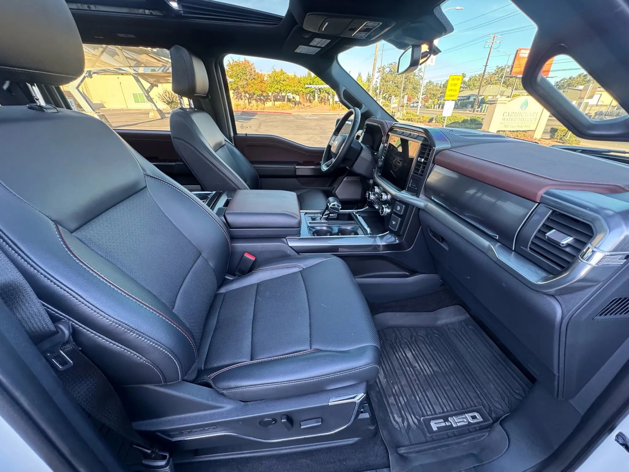 Used 2023 Ford F150 Lariat w/ Max Trailer Tow Package image 14