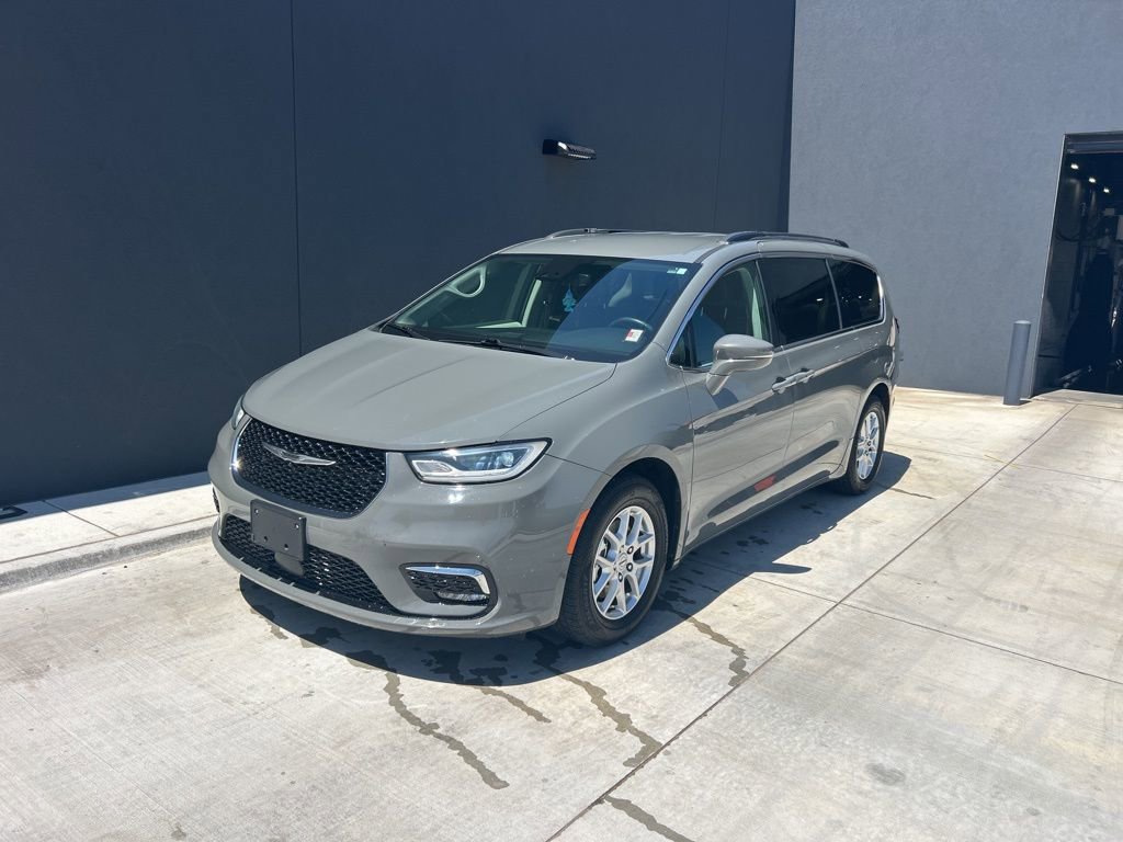 Used 2022 Chrysler Pacifica Touring-L image 1
