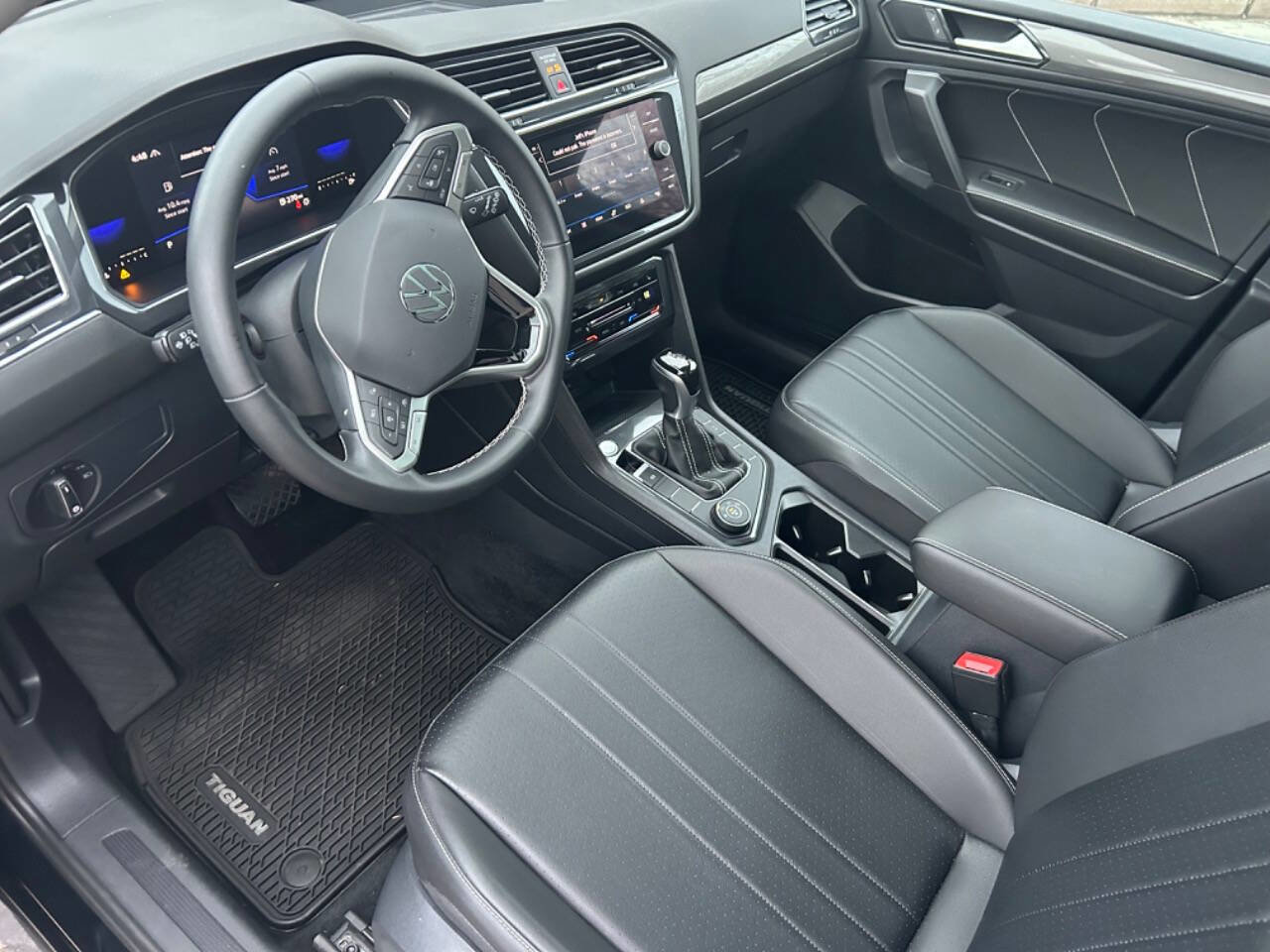 Used 2022 Volkswagen Tiguan SE image 37