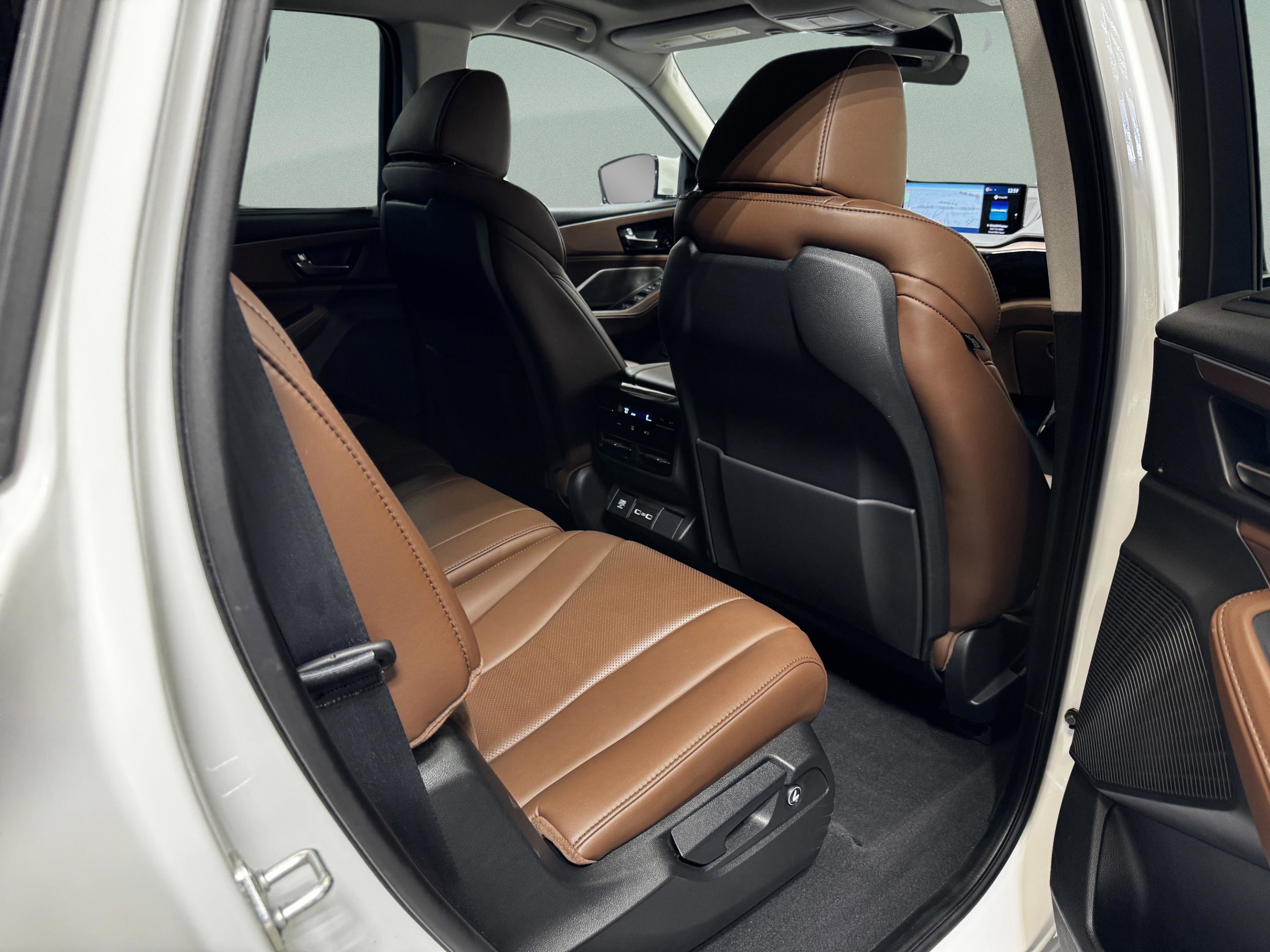Certified 2023 Acura MDX FWD w/ Technology Package image 12