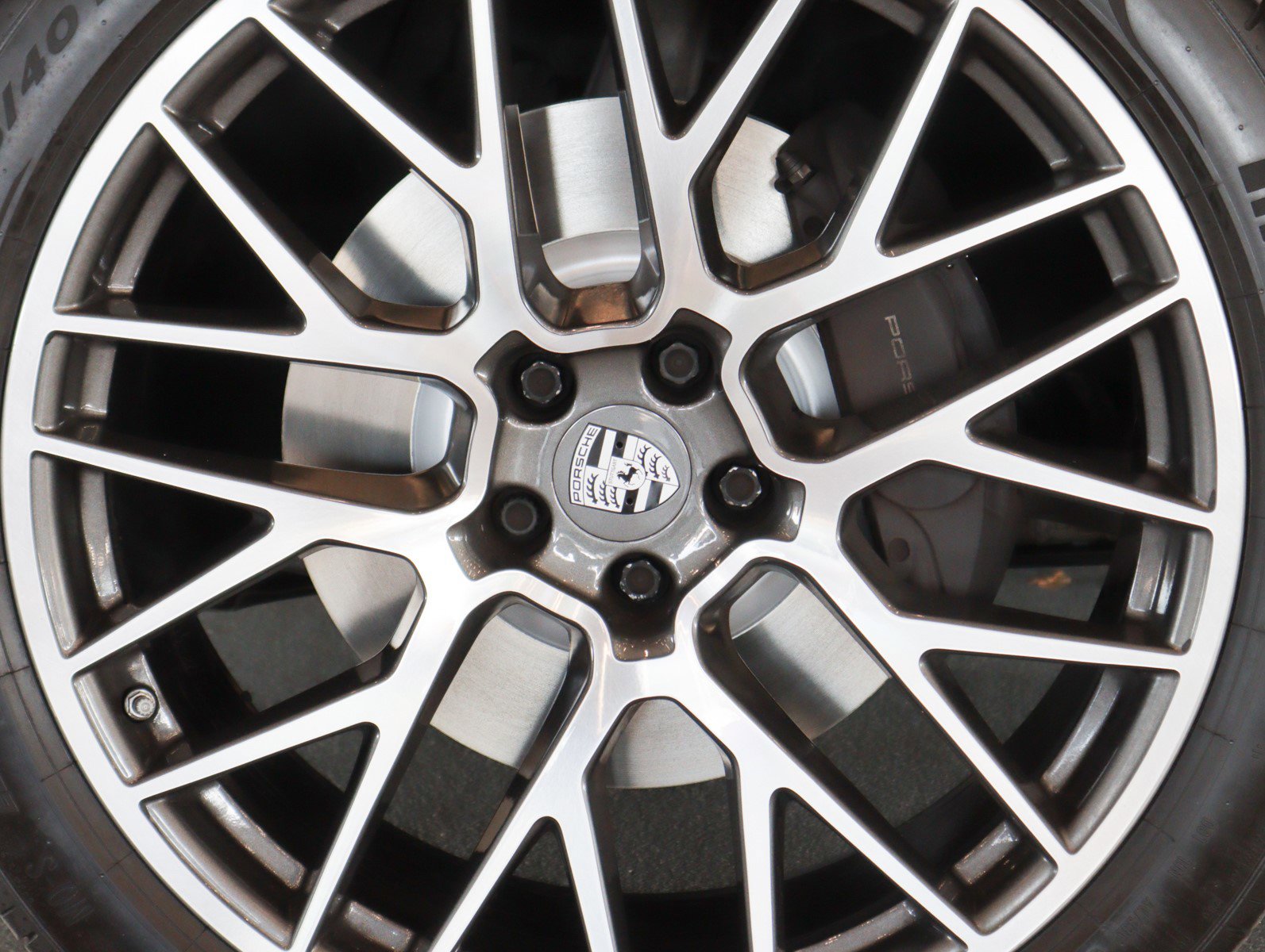 Used 2020 Porsche Macan image 15