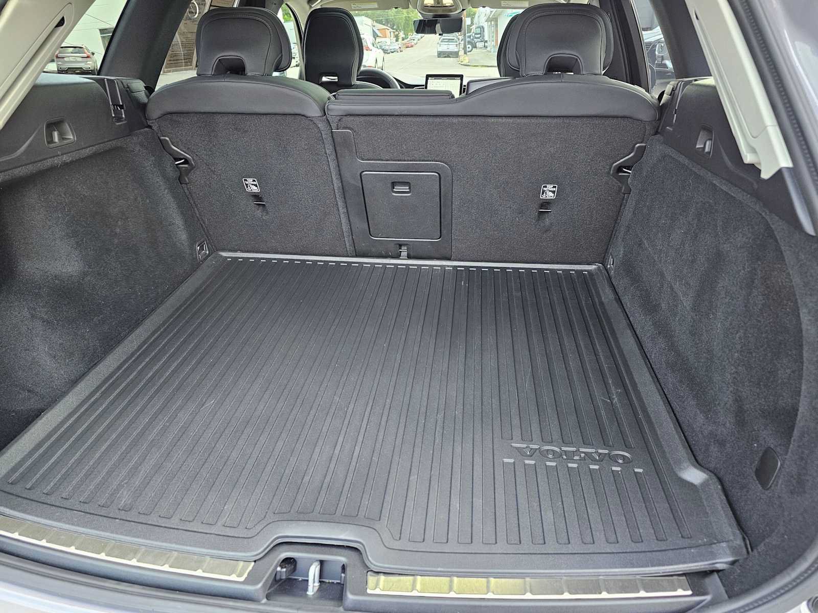 Used 2026 Volvo XC60 B5 Plus w/ Protection Package Premier AWD/4WD image 16