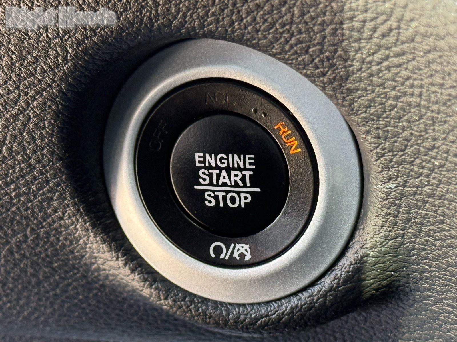 Used 2025 Chrysler Pacifica Limited image 25