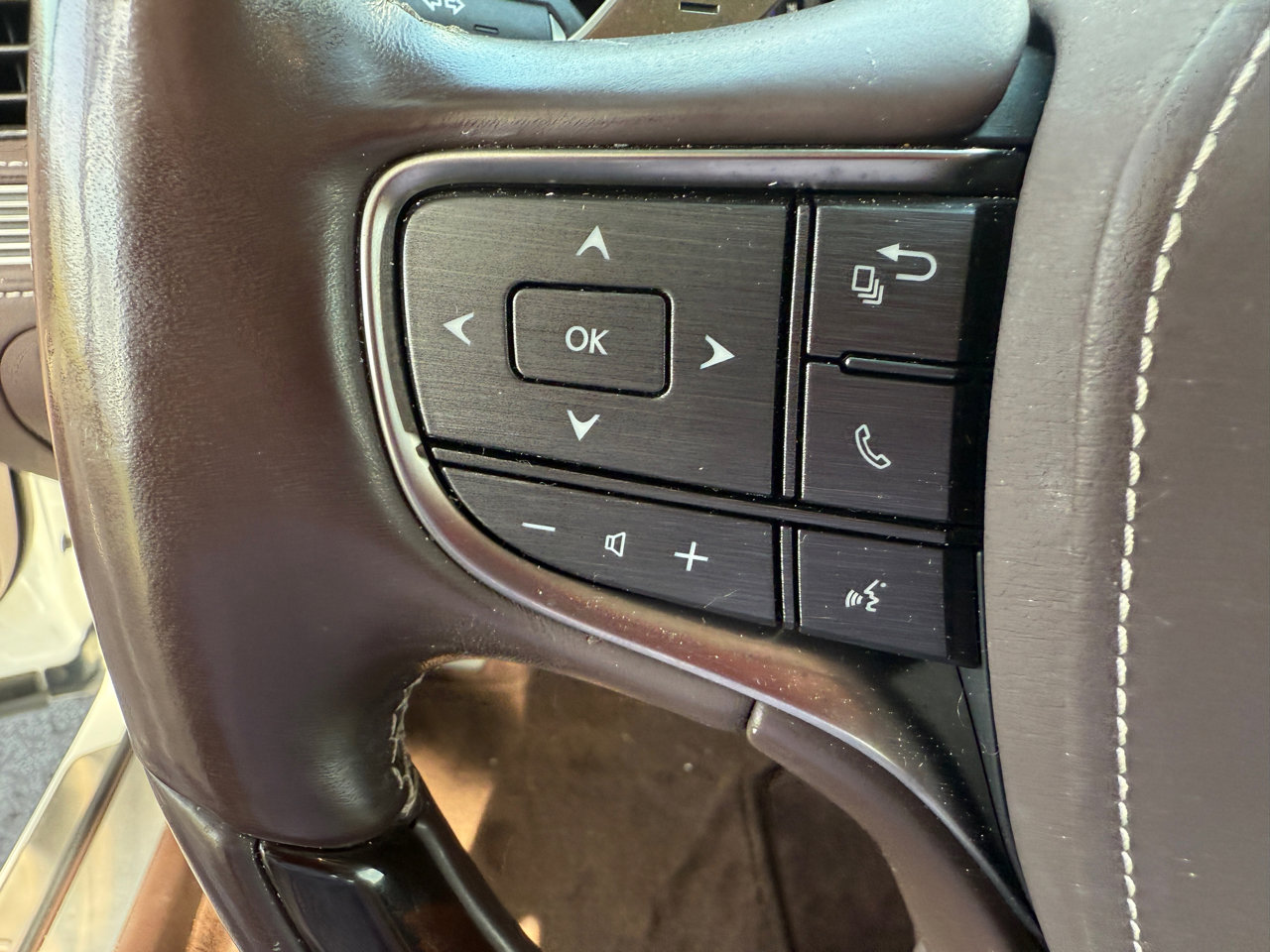 Used 2018 Lexus LS 500h AWD w/ Interior Upgrade Package image 28