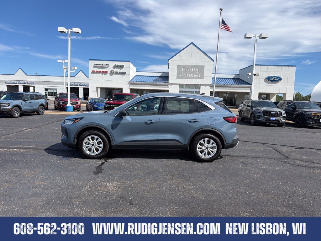 Used 2024 Ford Escape Active w/ Tech Pack #1 AWD/4WD image 2