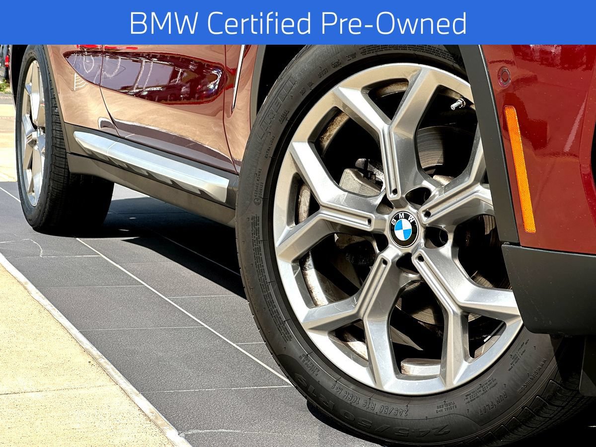 Certified 2025 BMW X4 xDrive30i AWD/4WD image 2