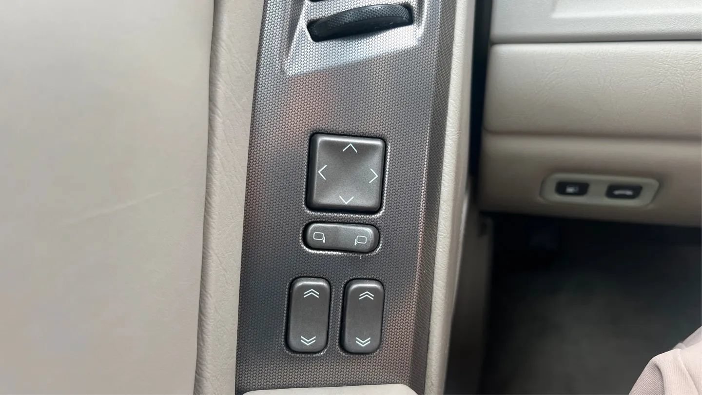 Used 2005 Cadillac XLR RWD image 44