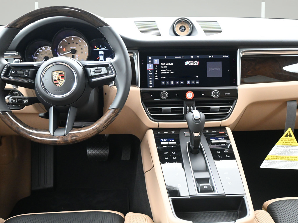 Certified 2026 Porsche Macan AWD/4WD image 8