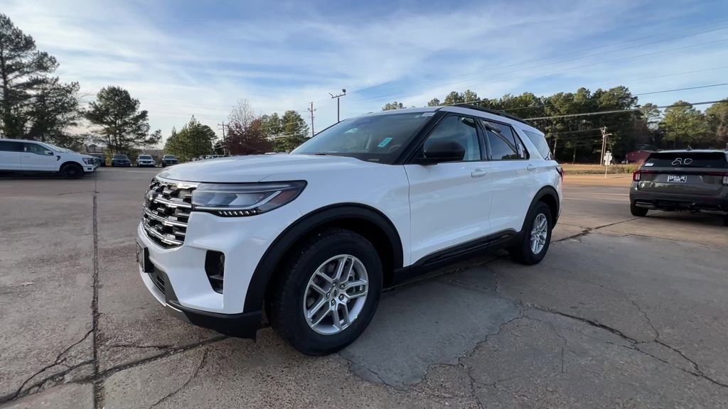 New 2026 Ford Explorer Active image 2