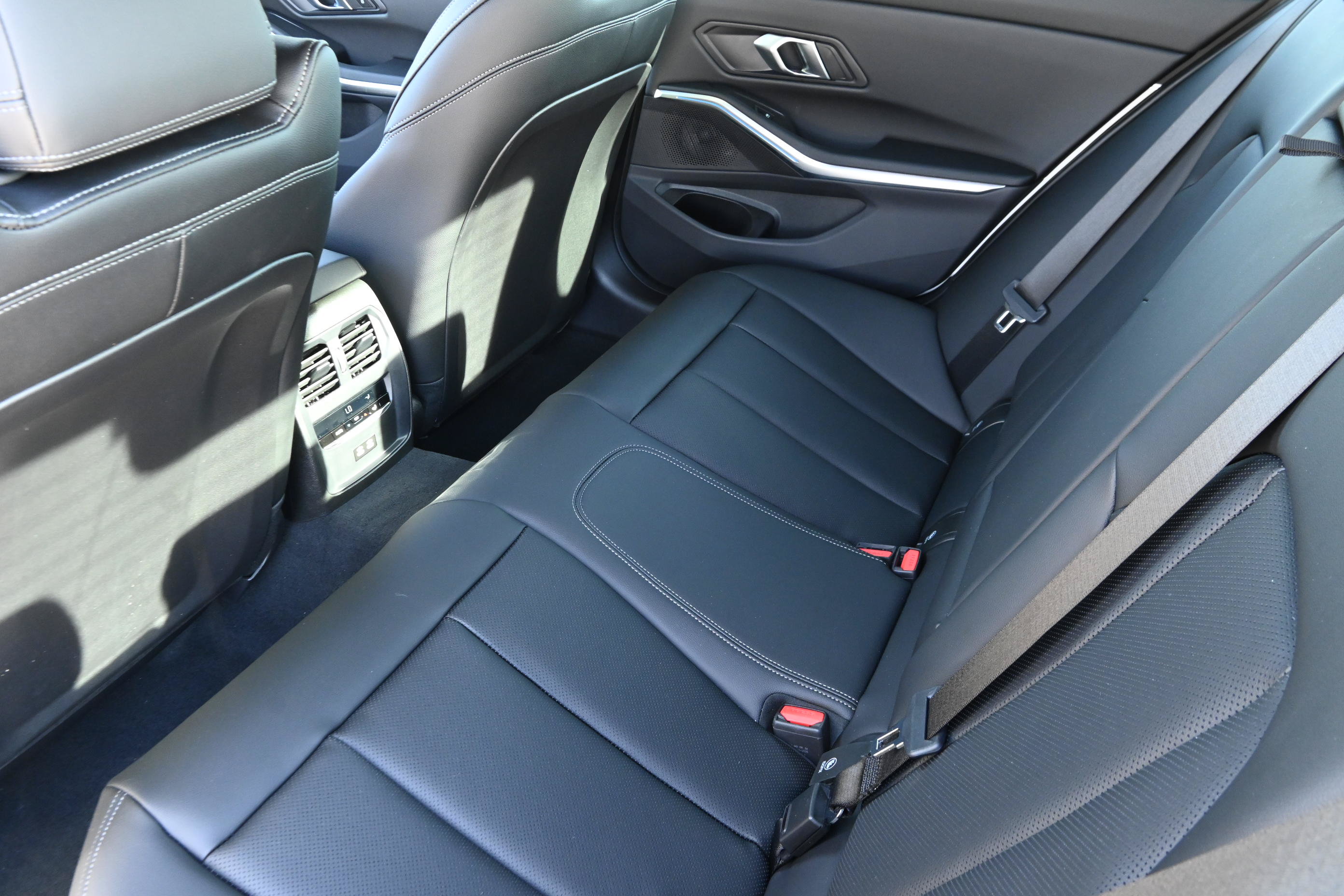 Used 2026 BMW 330i Sedan w/ Convenience Package RWD image 11