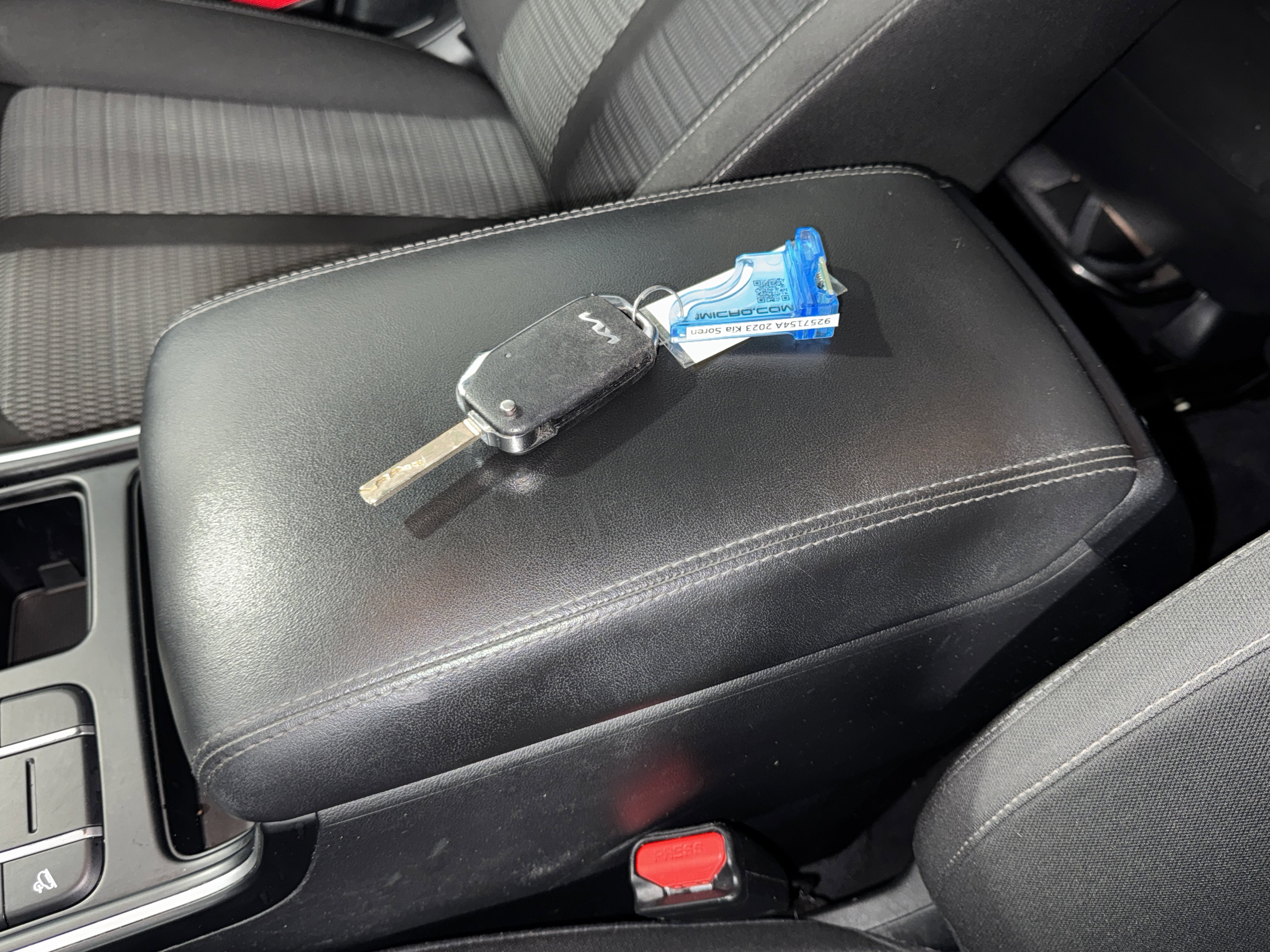 Used 2023 Kia Sorento LX image 28