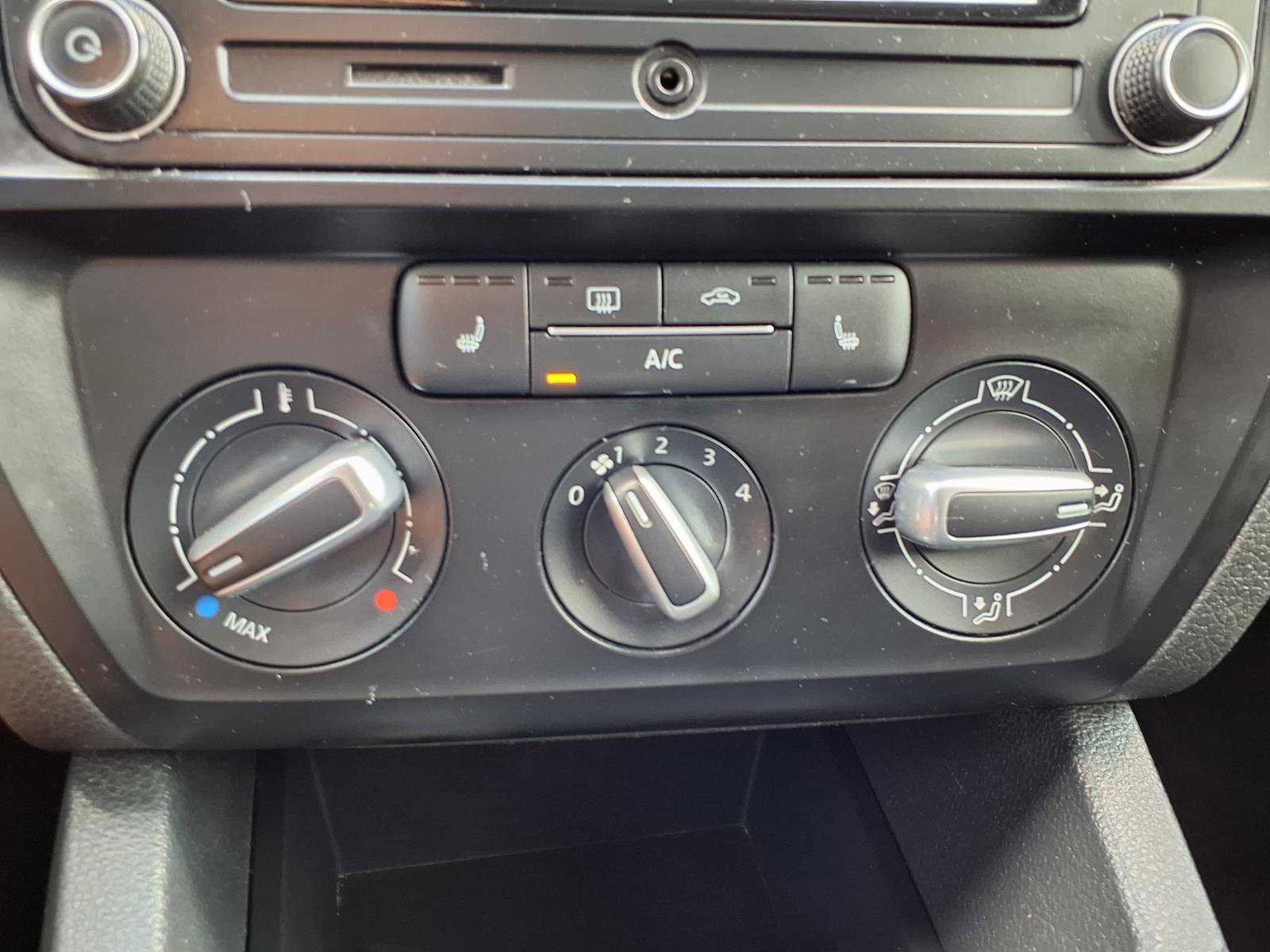 Used 2016 Volkswagen Jetta SE image 8