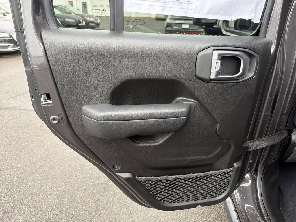 Used 2024 Jeep Wrangler Unlimited image 13