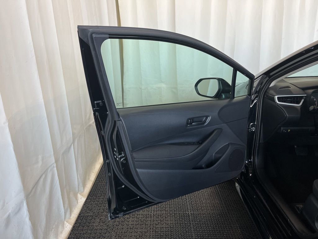 Used 2025 Toyota Corolla LE FWD image 18