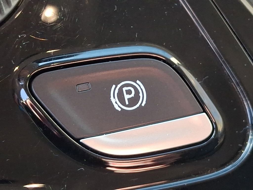 Used 2022 Chrysler Pacifica Touring-L w/ Uconnect Theater Family Group image 25