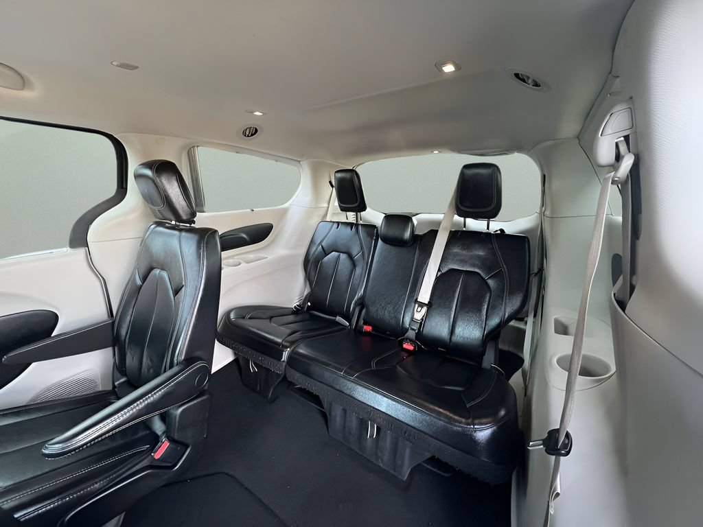 Used 2022 Chrysler Pacifica Touring-L FWD image 19