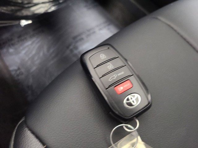 Used 2026 Toyota Highlander XLE AWD/4WD image 35