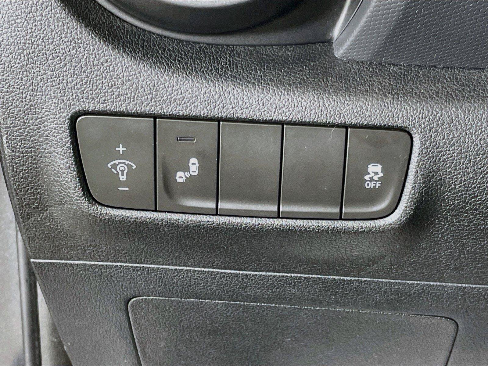 Used 2018 Hyundai Kona SEL AWD/4WD image 14