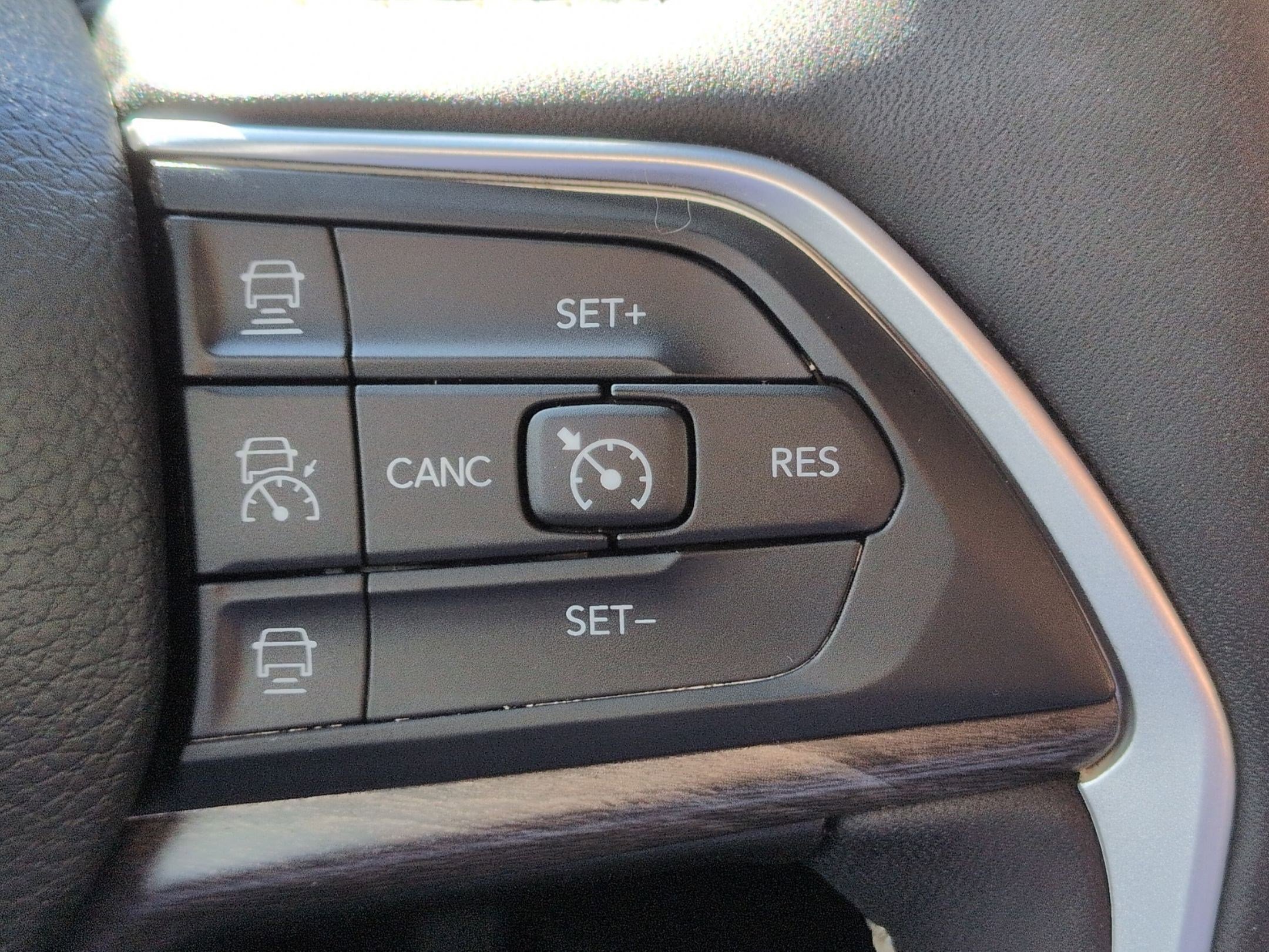 Used 2024 Jeep Grand Cherokee L Limited w/ Luxury Tech Group II image 22