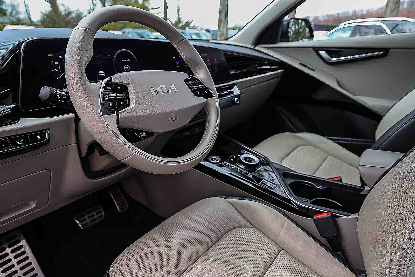 Certified 2023 Kia Niro Wave w/ Wave Preserve Package image 7