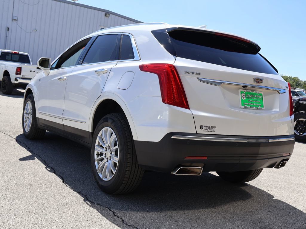Used 2017 Cadillac XT5 FWD image 3