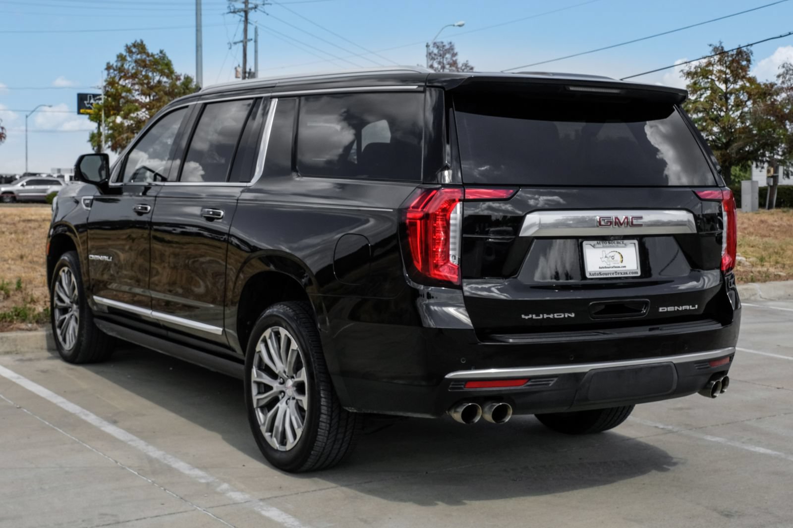 Used 2021 GMC Yukon XL Denali w/ Denali Premium Package RWD image 16
