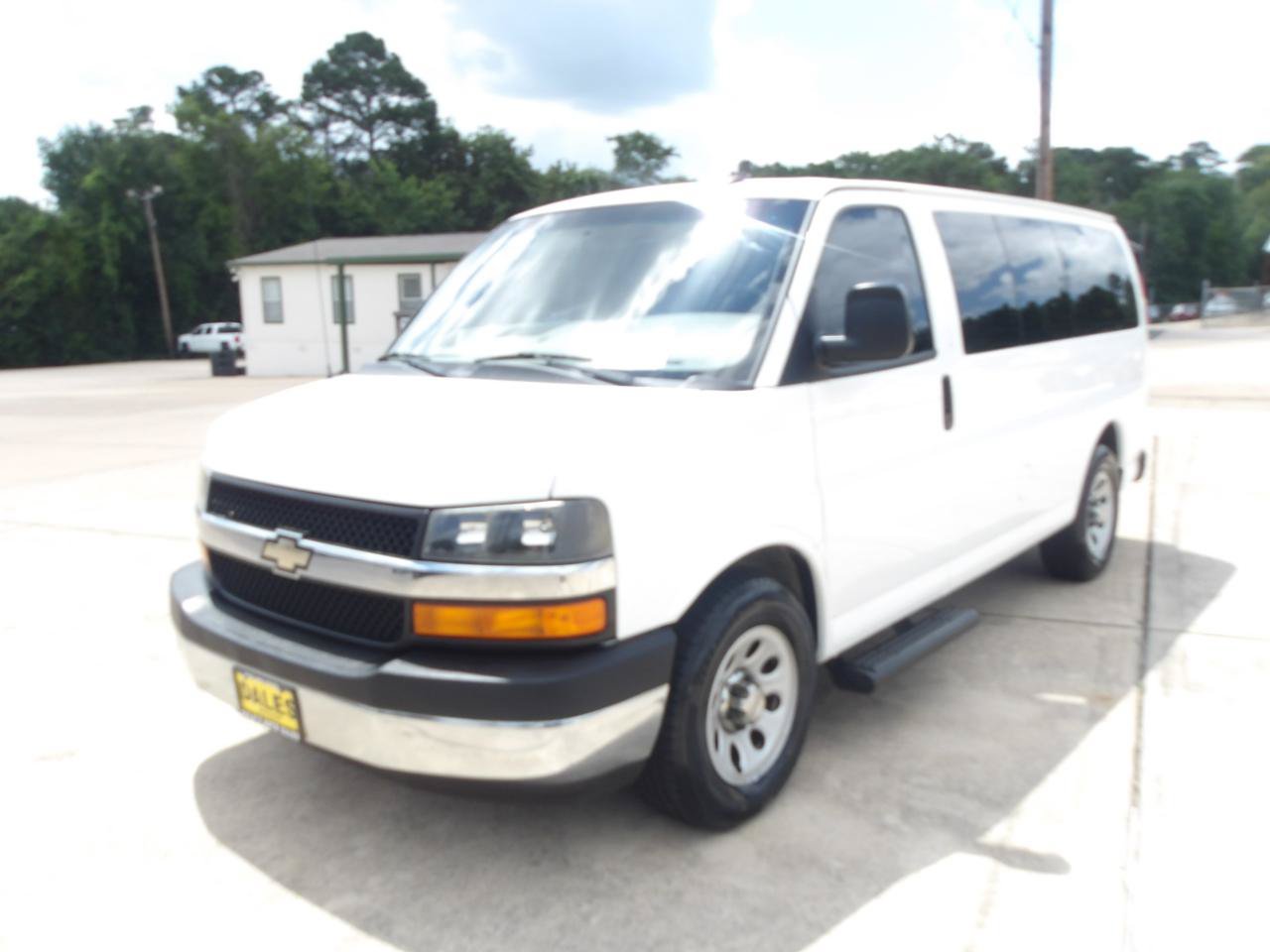 Used 2014 Chevrolet Express 1500 LT w/ LT Preferred Equipment Group RWD image 2