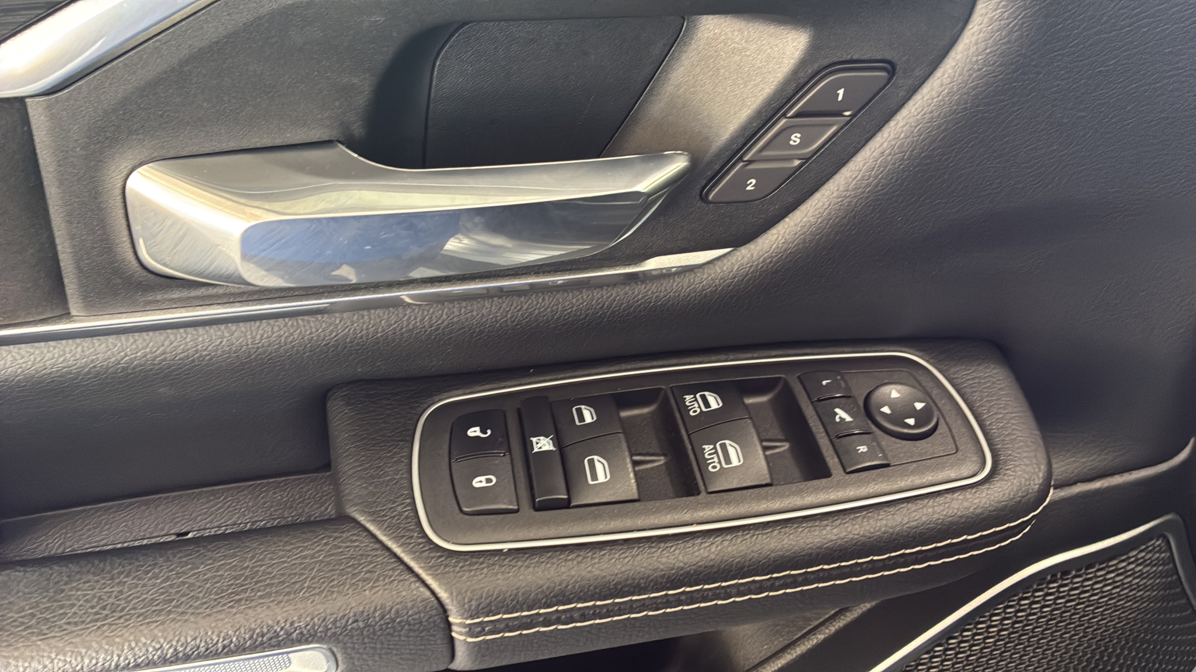 Used 2023 RAM 1500 Laramie AWD/4WD image 11