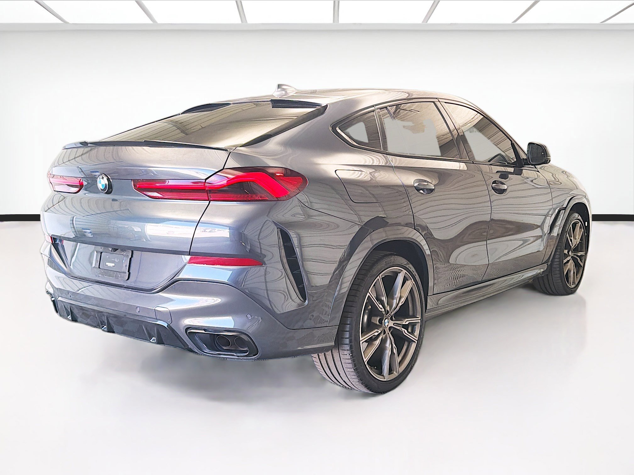 Used 2020 BMW X6 M50i w/ Executive Package image 4