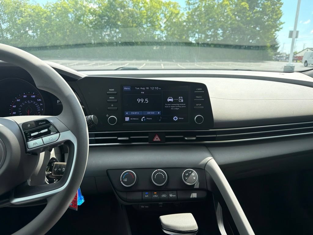 Used 2023 Hyundai Elantra SE FWD image 14