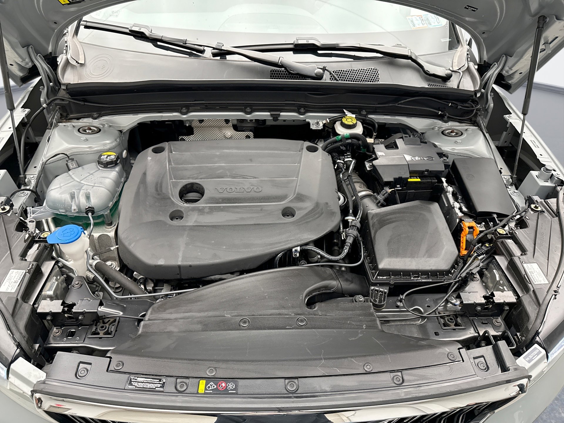 Used 2025 Volvo XC40 B5 Core image 27