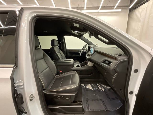 Used 2024 Chevrolet Suburban Premier AWD/4WD image 23
