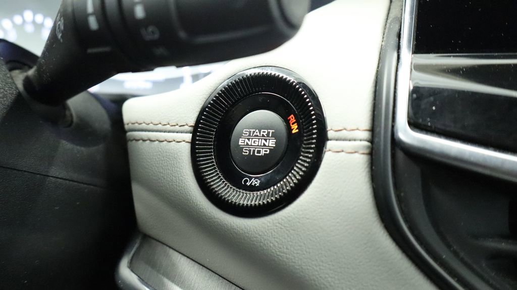Certified 2022 Jeep Compass Limited image 33