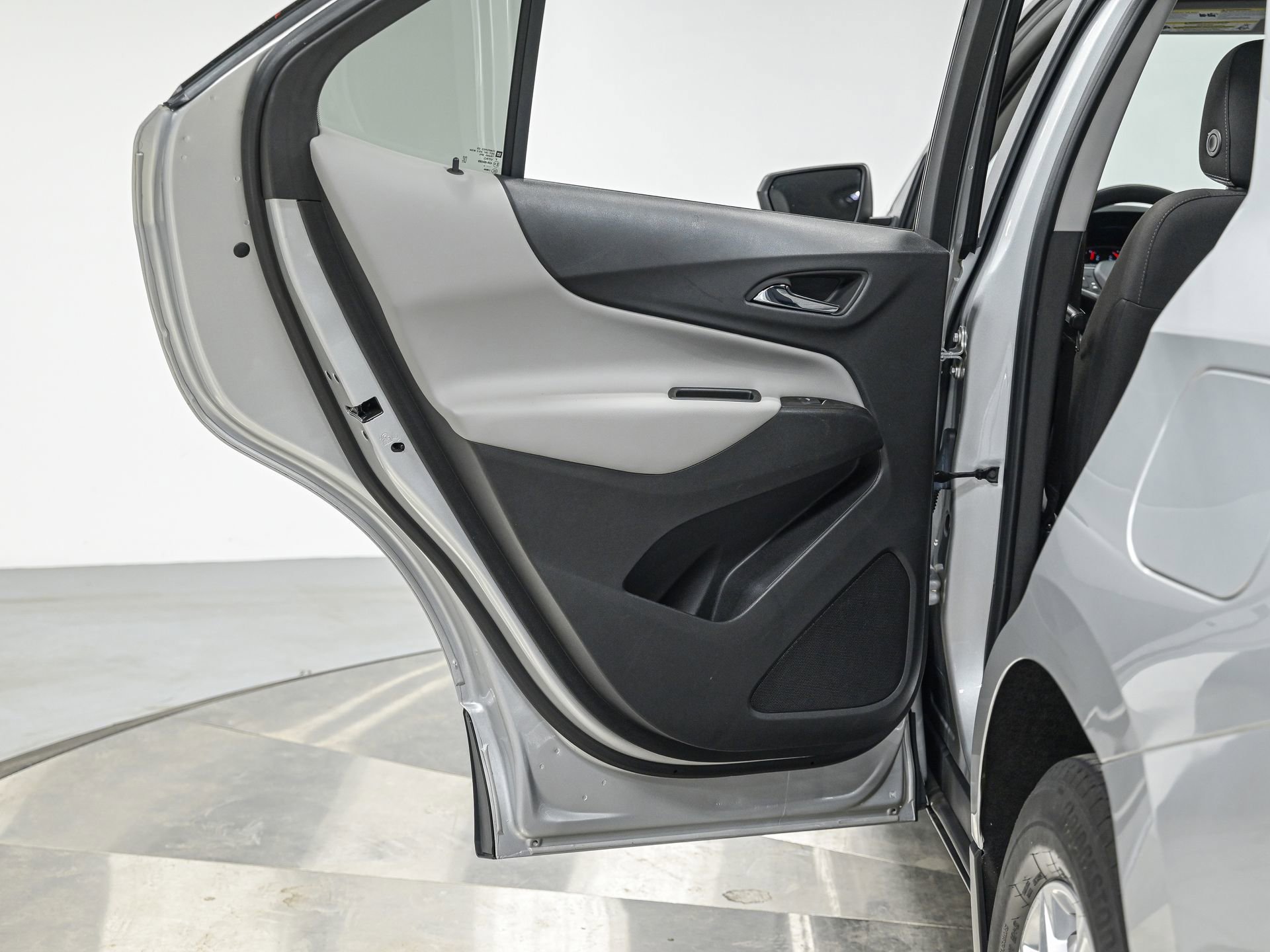 Used 2024 Chevrolet Equinox LS w/ LS Convenience Package image 25