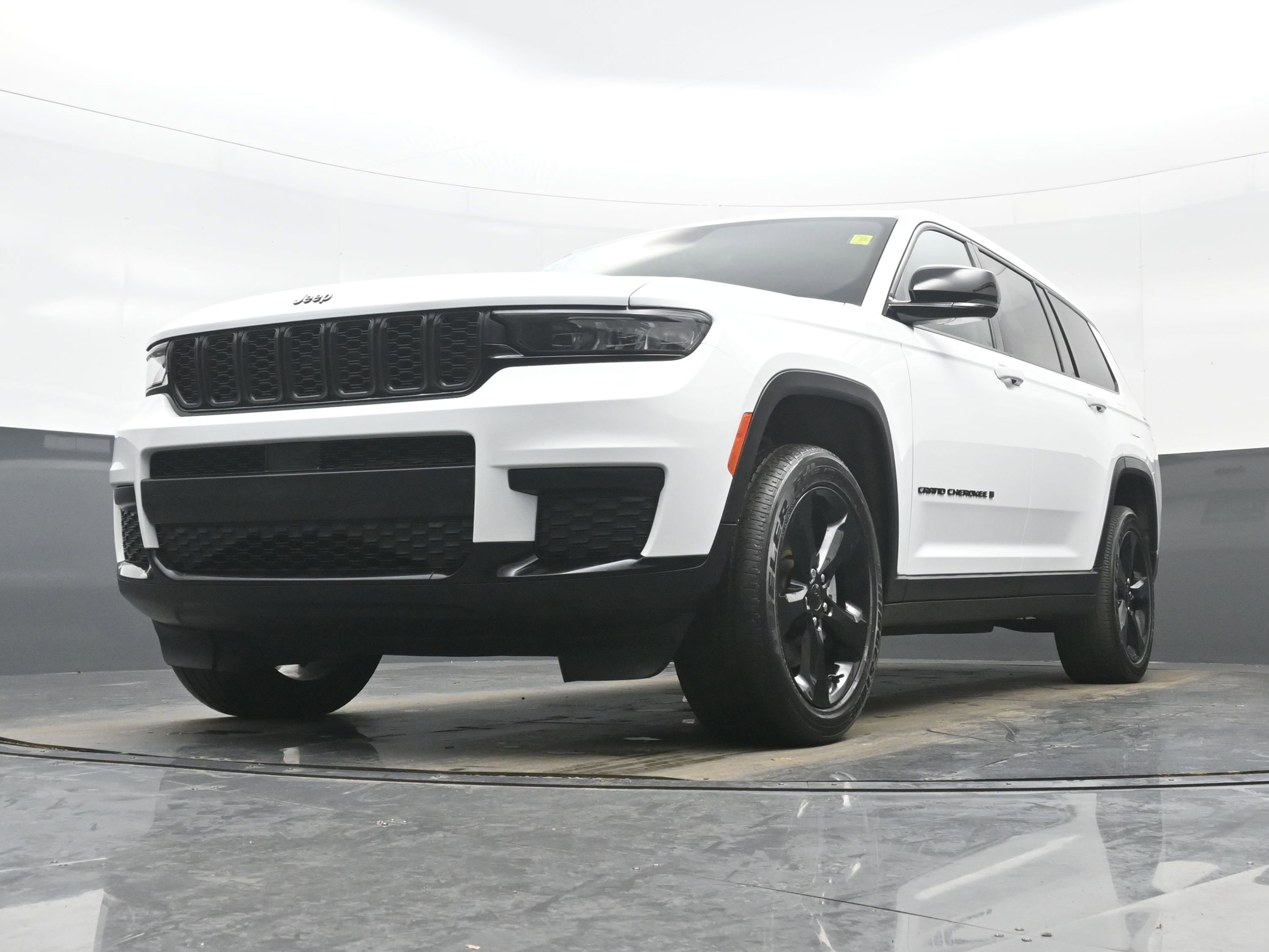 Used 2023 Jeep Grand Cherokee L Laredo image 26