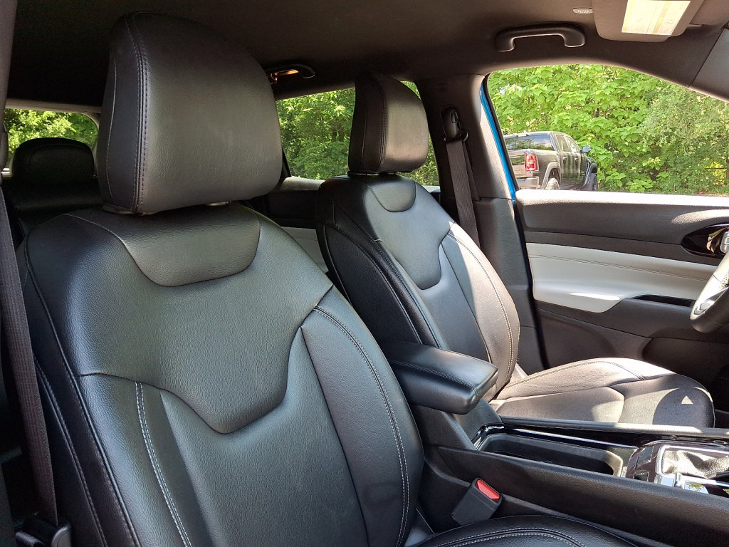 Used 2025 Jeep Compass Limited AWD/4WD image 13