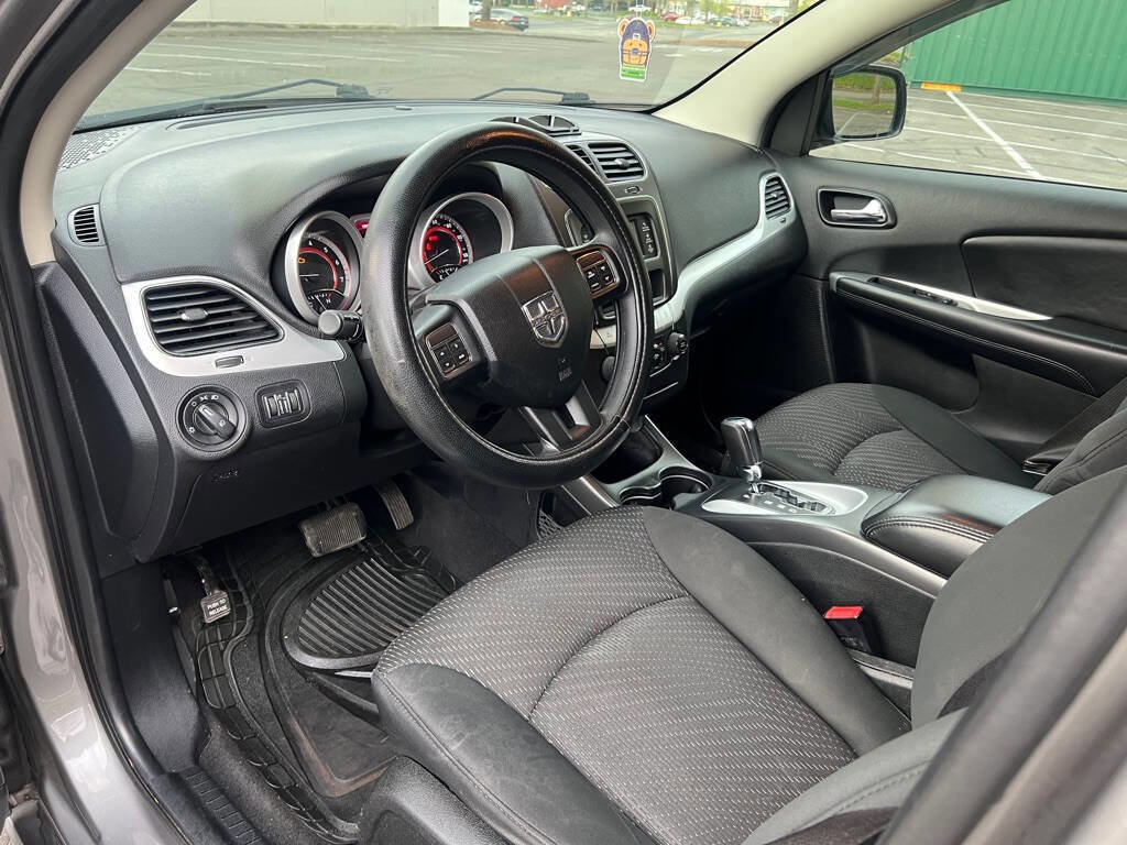 Used 2012 Dodge Journey SXT w/ Flexible Seating Group image 10