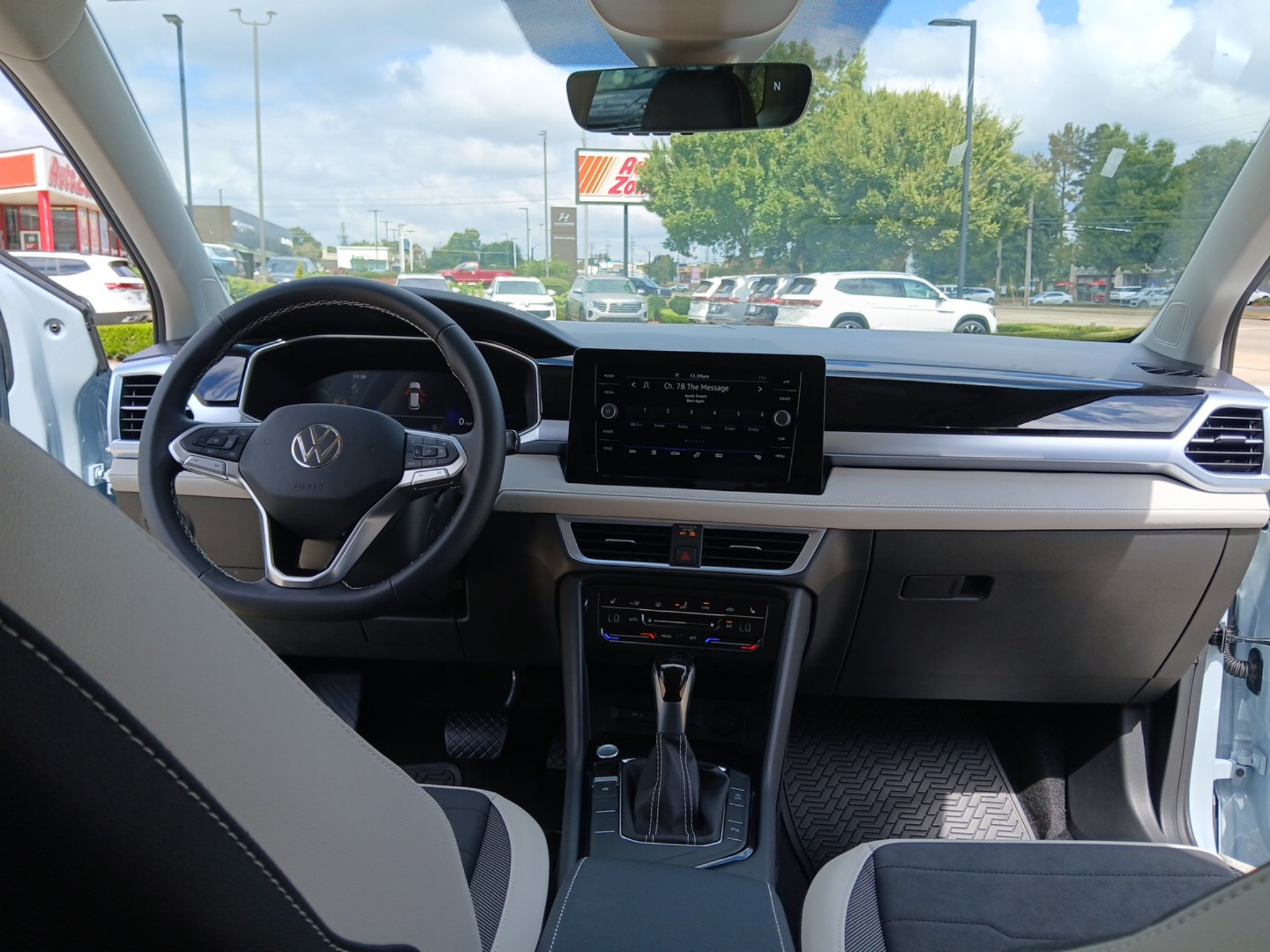 New 2027 Volkswagen Taos SE FWD image 23