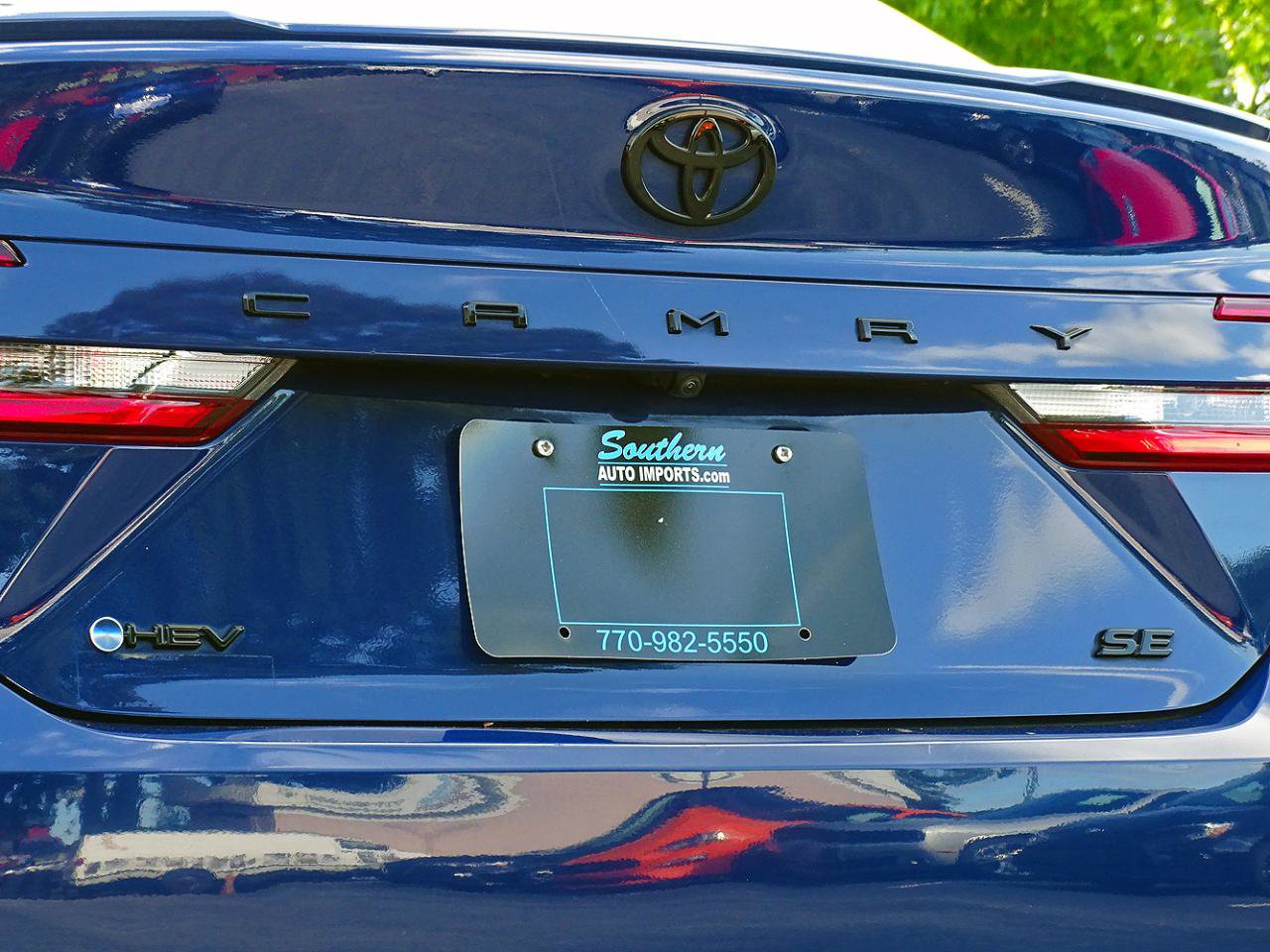 Used 2025 Toyota Camry SE w/ Convenience Package FWD image 12
