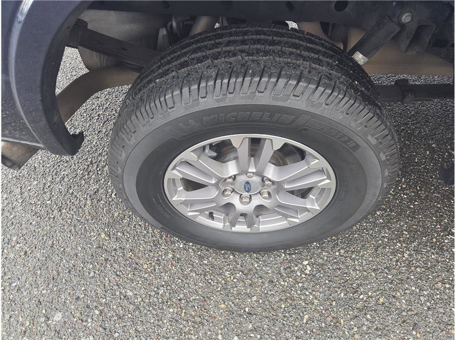 Used 2020 Ford F150 Lariat w/ Equipment Group 501A Mid image 9