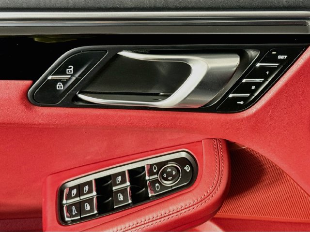 Used 2023 Porsche Macan AWD/4WD image 20