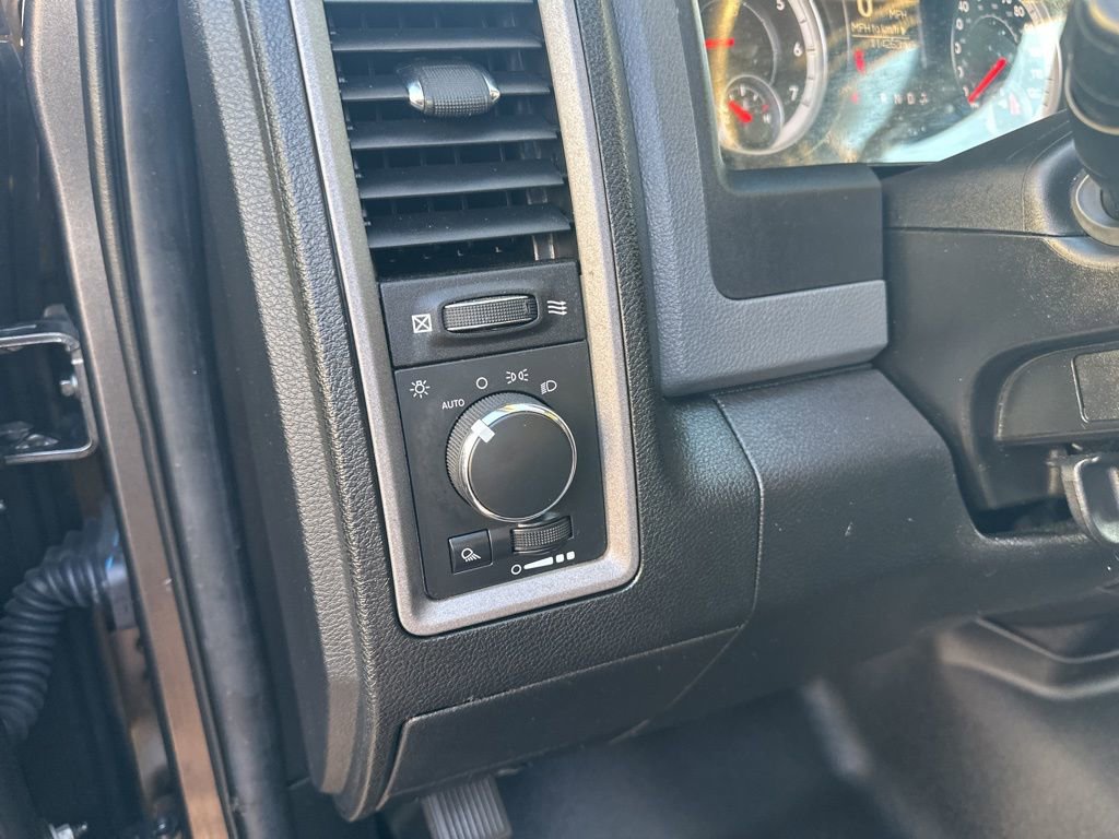 Used 2014 RAM 2500 Tradesman w/ Chrome Appearance Group image 11