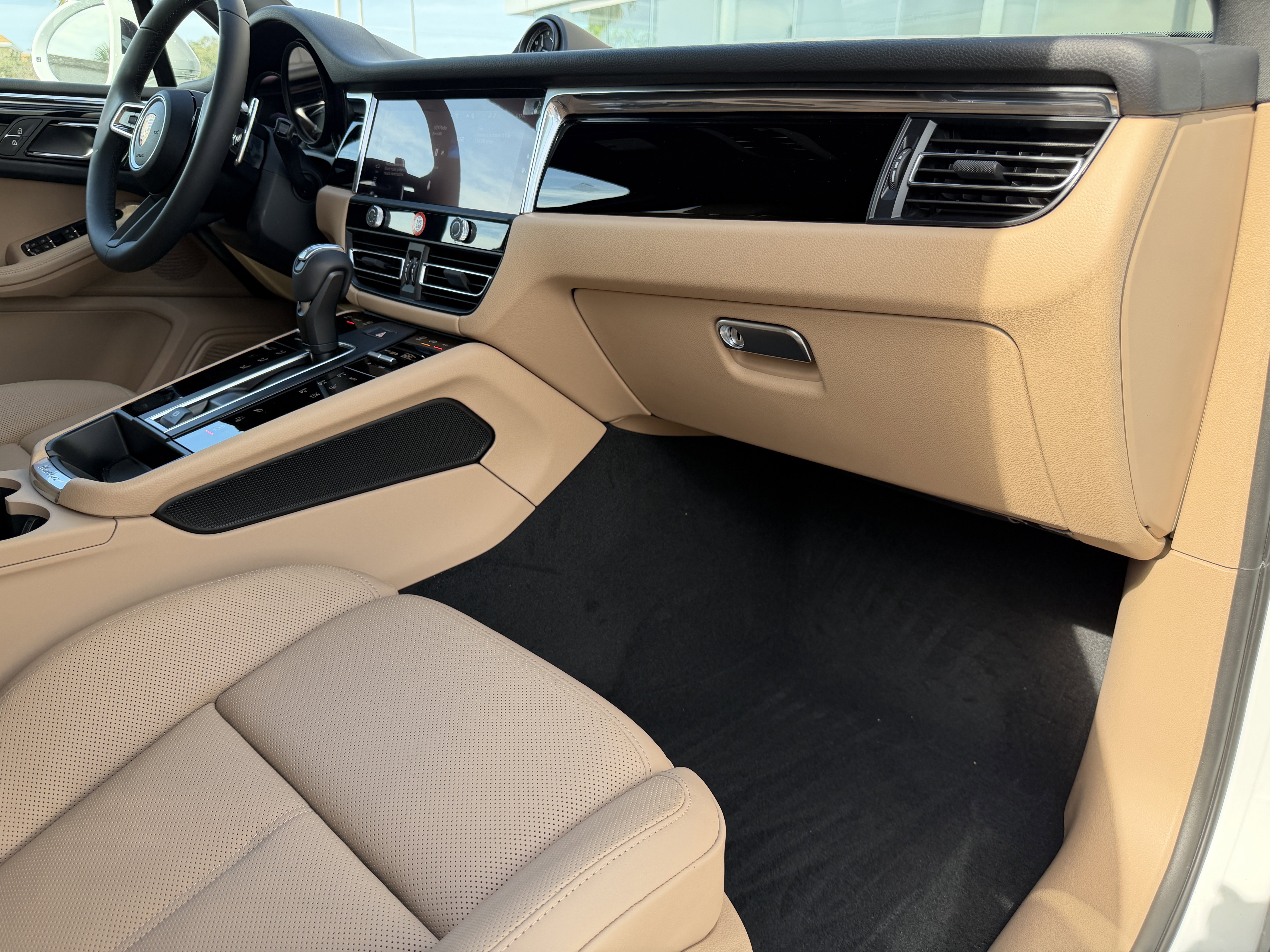 New 2025 Porsche Macan image 14