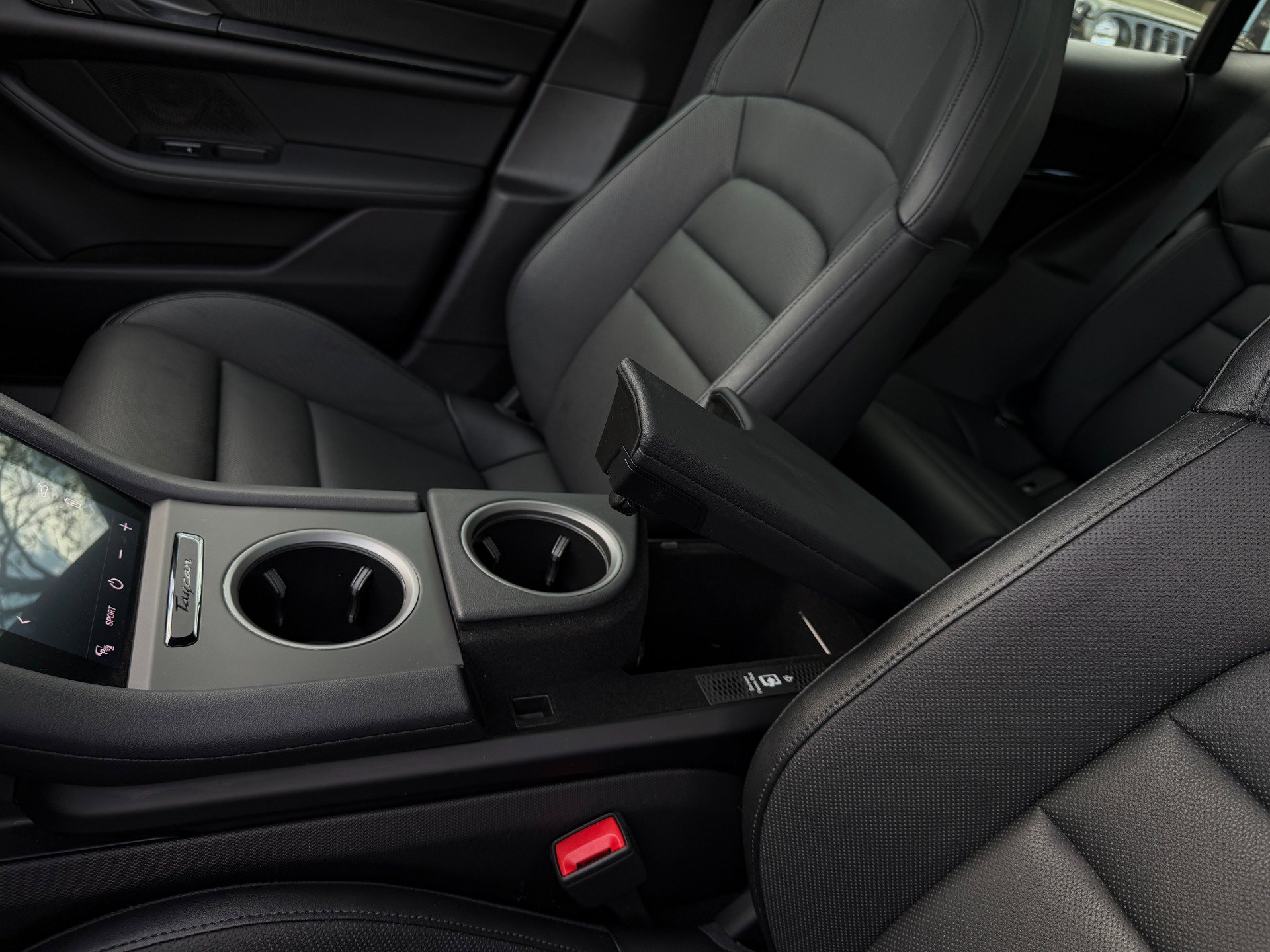 Used 2022 Porsche Taycan image 12