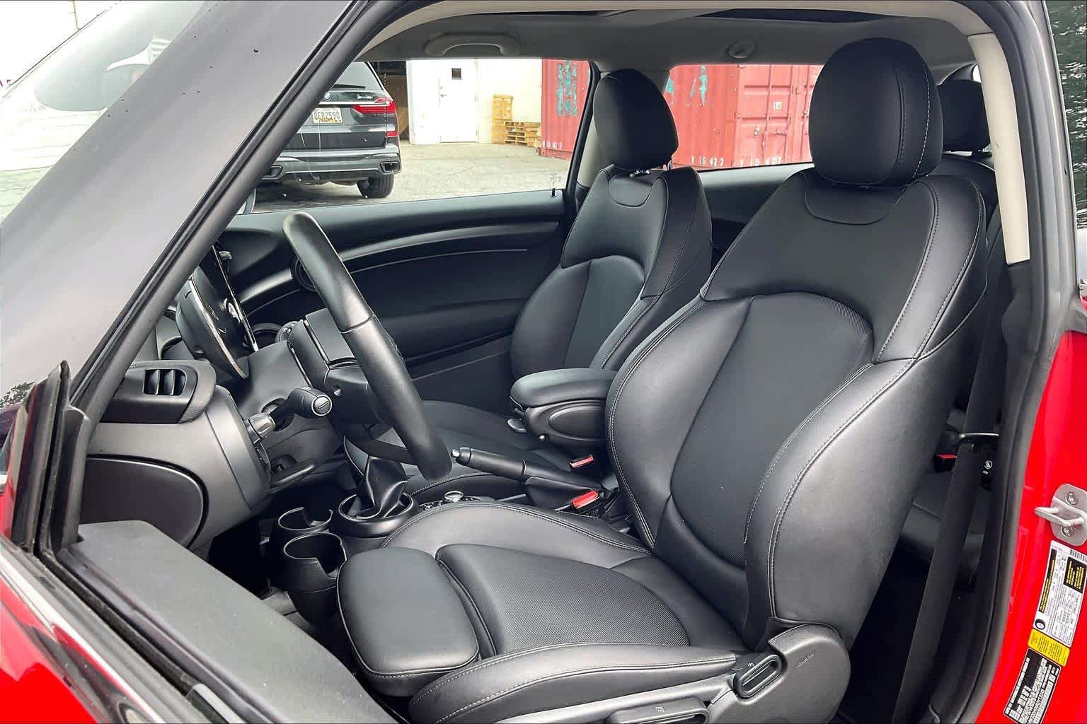 Used 2024 MINI Cooper 2-Door Hardtop FWD image 7